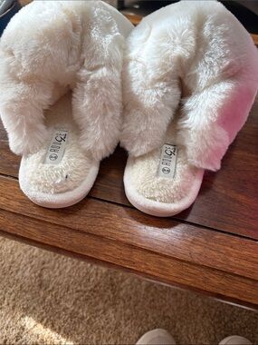 Women’s Furry Slippers